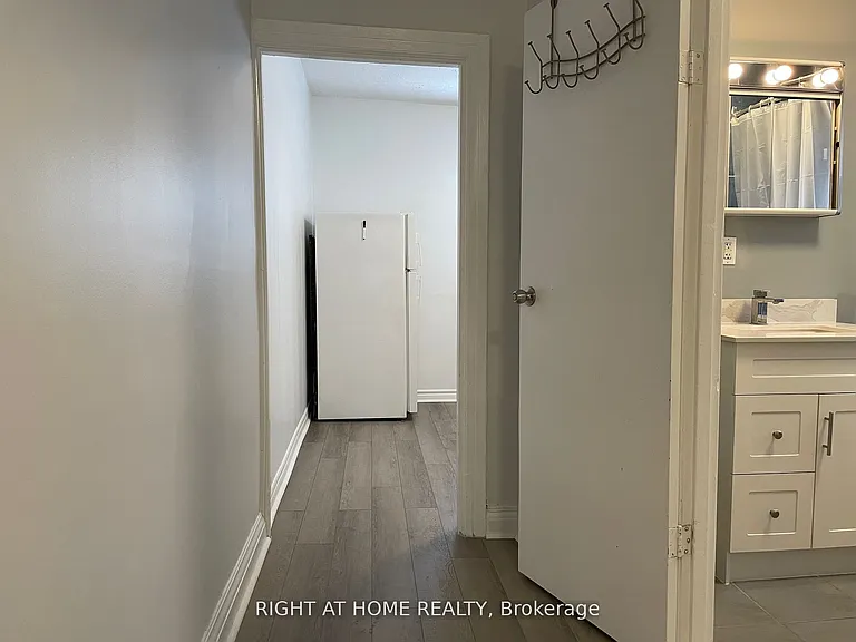 31 Hallam St #2 — Photo 4