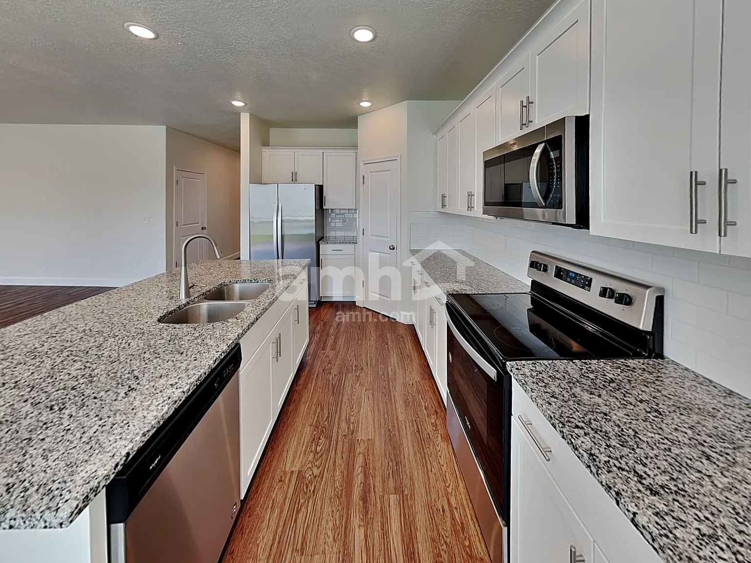4 bed, 2.5 bath, 2484 sqft, $2,920 — Photo 3
