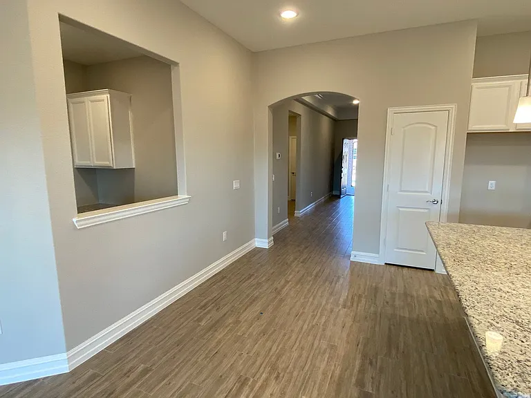 2816 Redbud Ln — Photo 12