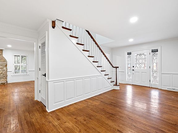 4th image of 118 Nightingale Ln