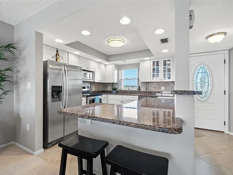 4750 Cove Cir #302 — Photo 2
