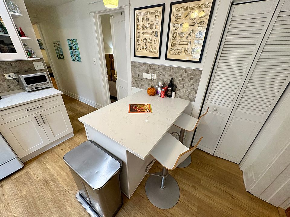 Breakfast bar/peninsula