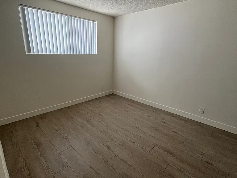 4355 Mammoth Ave #8 — Photo 13