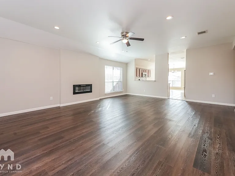 729 Mahogany Dr — Photo 4