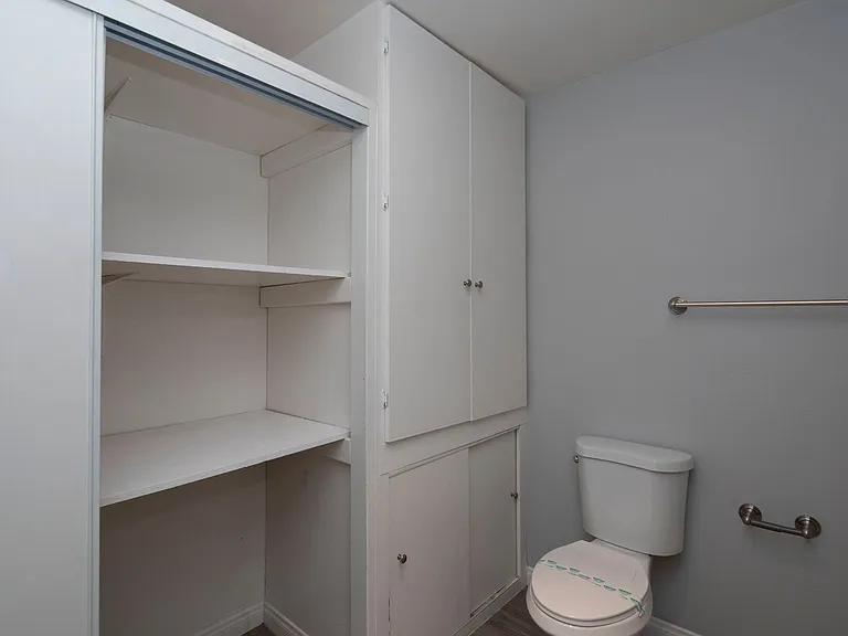 Oasis Apartments — Photo 27