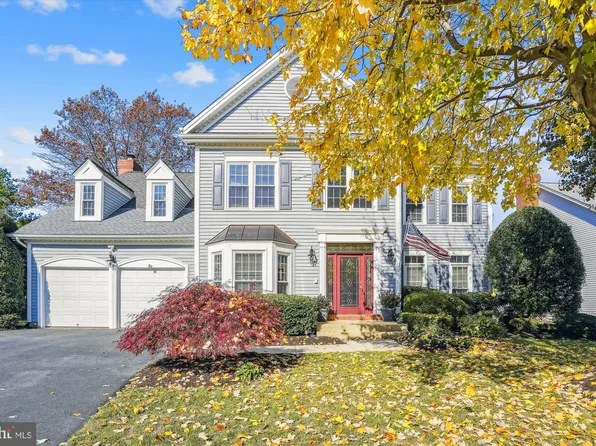 13018 Henson Ct, Herndon, VA 20171