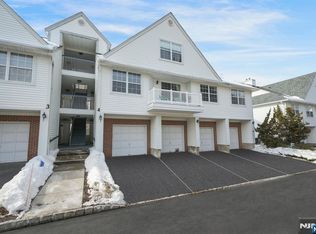 4-2 Vernon Ct, Waldwick, NJ 07463