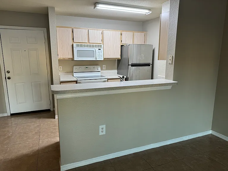 5463 Vineland Rd #5105 — Photo 8