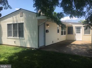 51 Spring Ln, Levittown, PA 19055