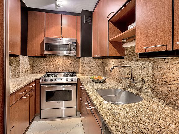 4th image of 301 E 48th St APT 3J