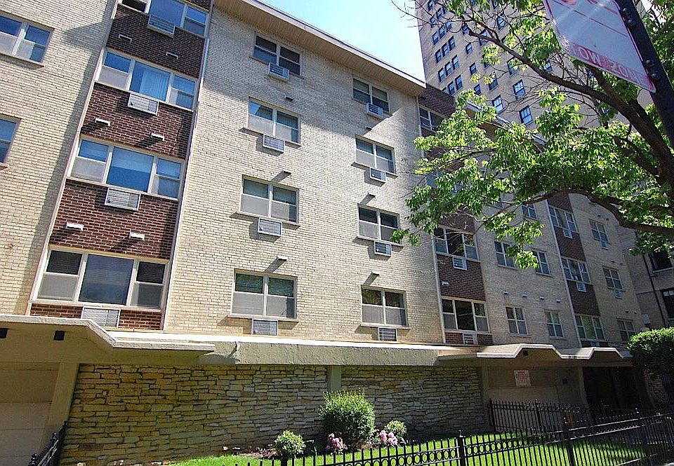 1st image of 420 W Aldine Ave APT 227