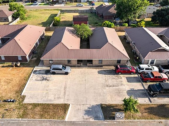 2nd image of 407 Date Palm St