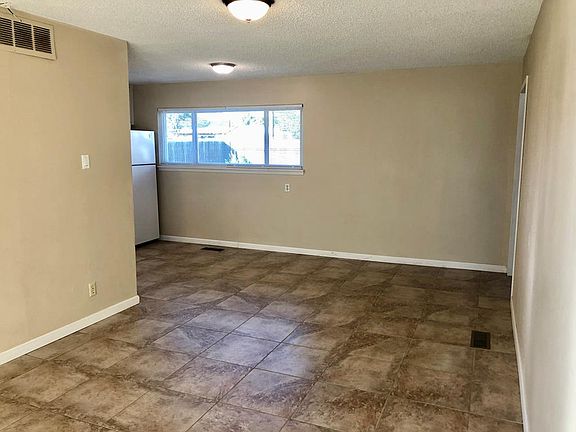 4th image of 2503 Custer Ave