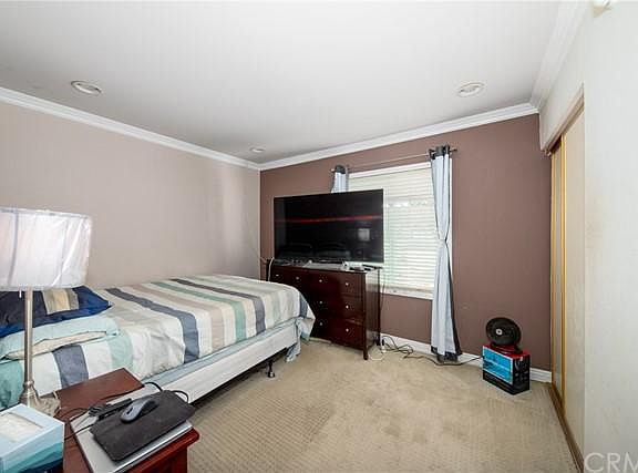 4th image of 545 Essex St