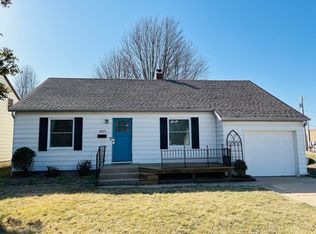 1825 S Pickwick Ave, Springfield, MO 65804