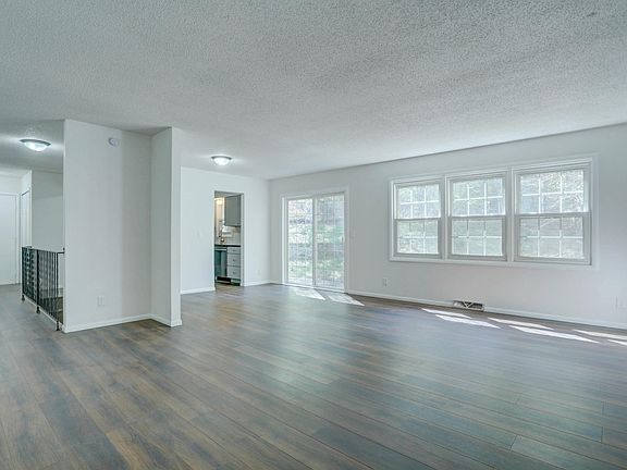 3rd image of 2401 Brookview Dr