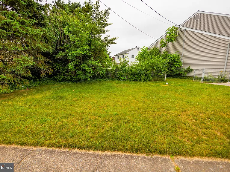 300 Macclelland Ave — Photo 4