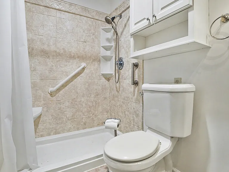 21 Yvonna St — Photo 11