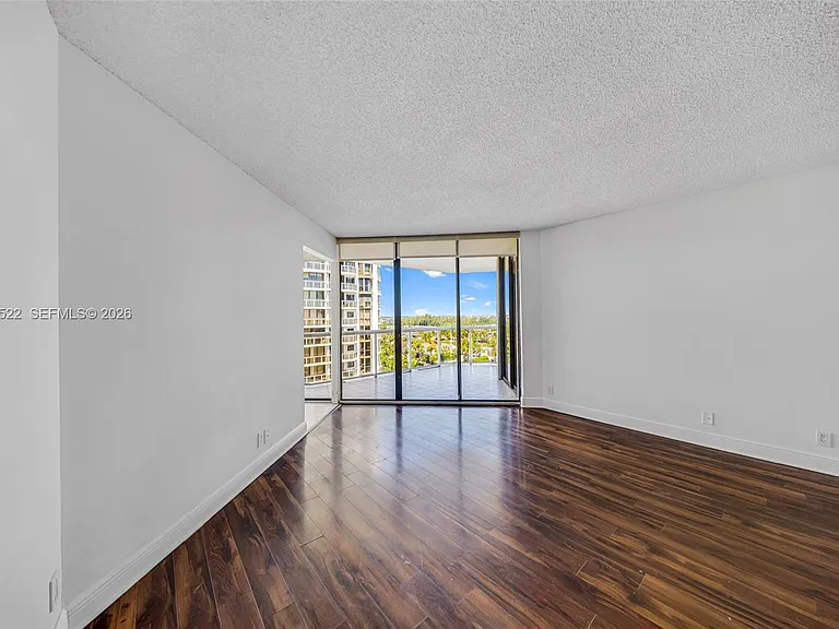 3610 Yacht Club Dr #1016 — Photo 9