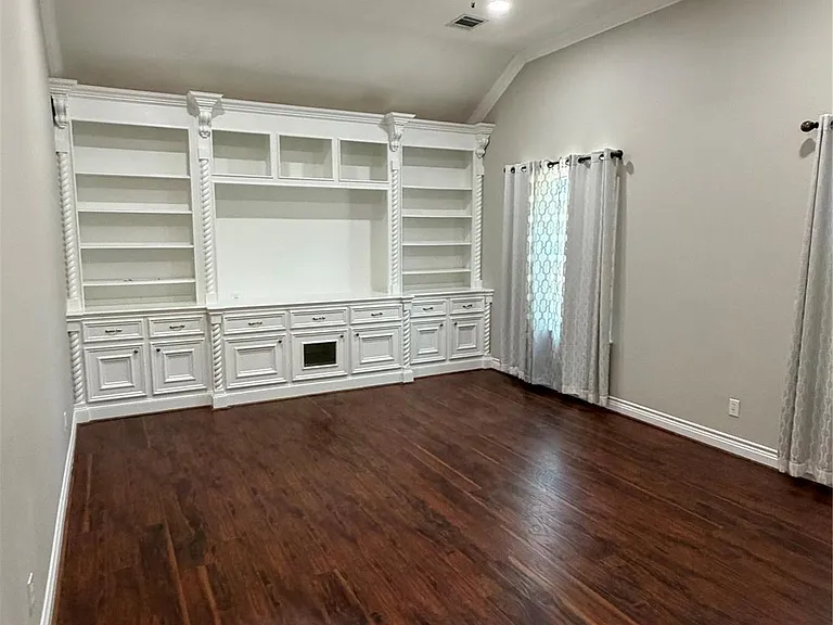 1523 Glen Oaks Dr — Photo 10