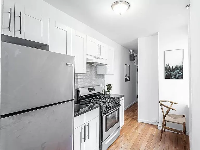 207 Madison St #13 — Photo 5