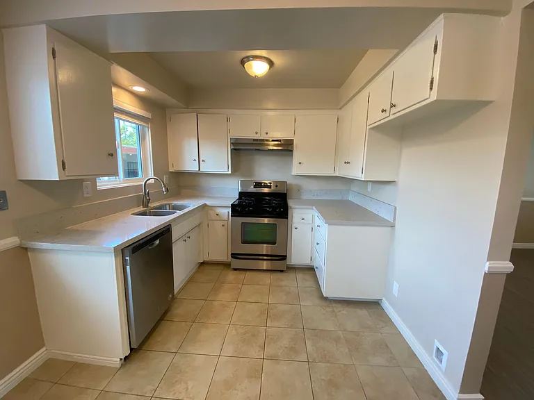 430 N Catalina Ave #5 — Photo 4