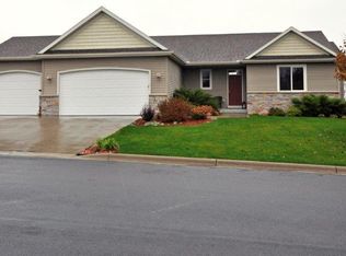 884 Golf View Ave, Zumbrota, MN 55992