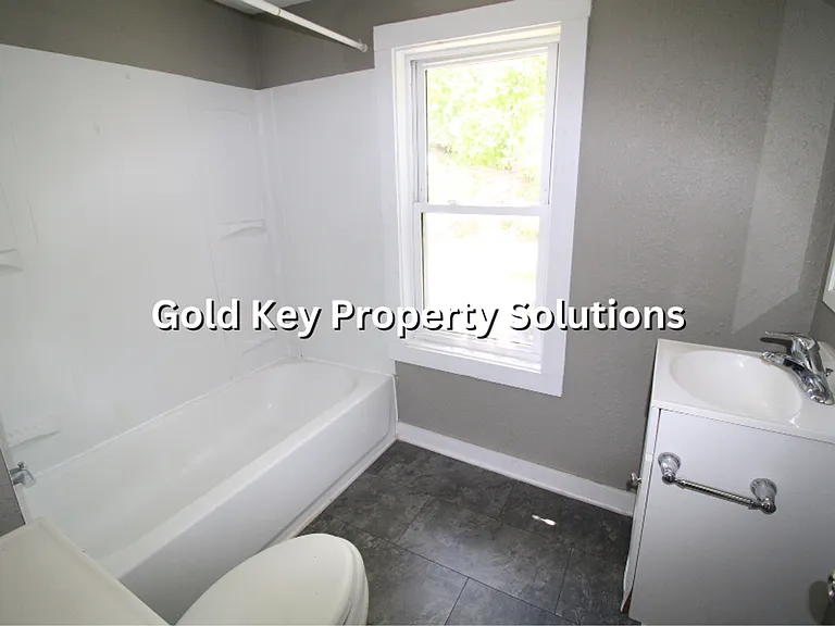 2233 E Lynn Street — Photo 13