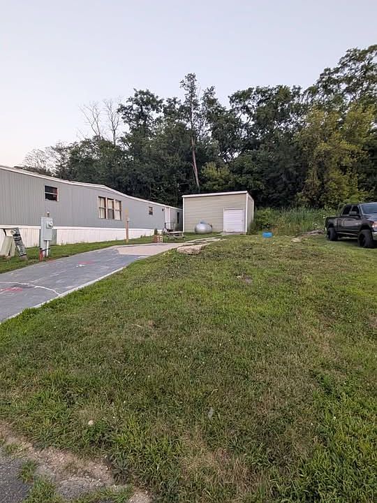 2nd image of 15462 Lewis Rd Trailer 20