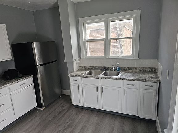 2nd image of 611 15th Ave #2