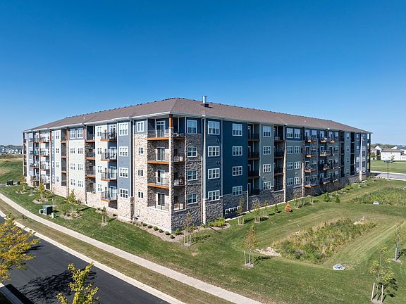 3rd image of 143 N Wildwood St #328