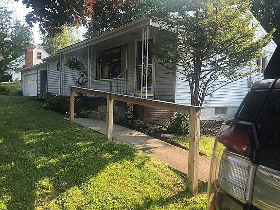 2 driveways on either side