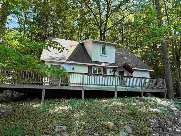 6243 Lake Grove Rd, Petoskey, MI 49770