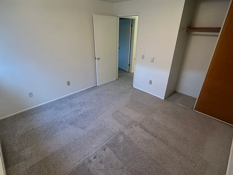 Newport Manor — Photo 27