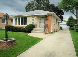7026 W Dobson St, Niles, IL 60714