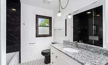 Upstairs full bath