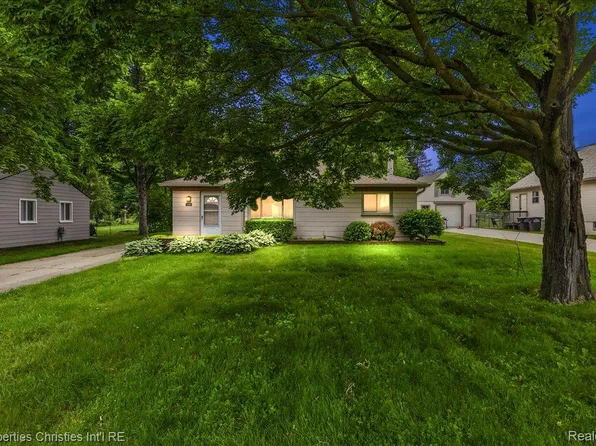15501 Portis St, Plymouth, MI 48170