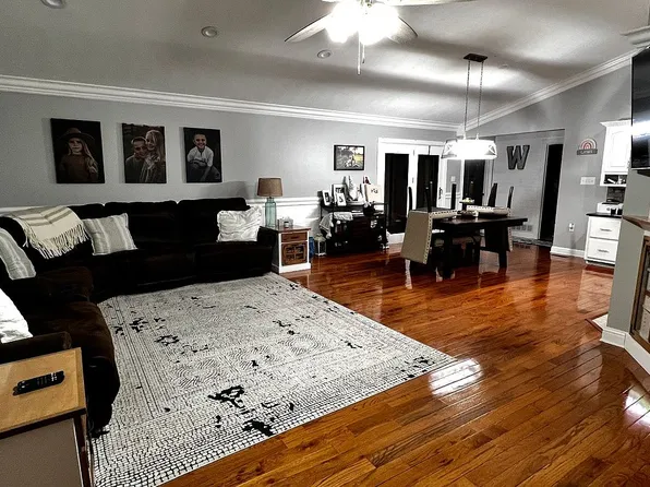 121 Hill Top Ln, Russell Springs, KY 42642