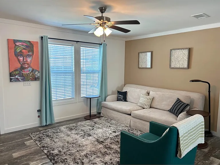 5234 Yellow Pine St N — Photo 2