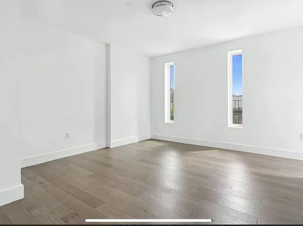 154 Graham Avenue image 5 of 10