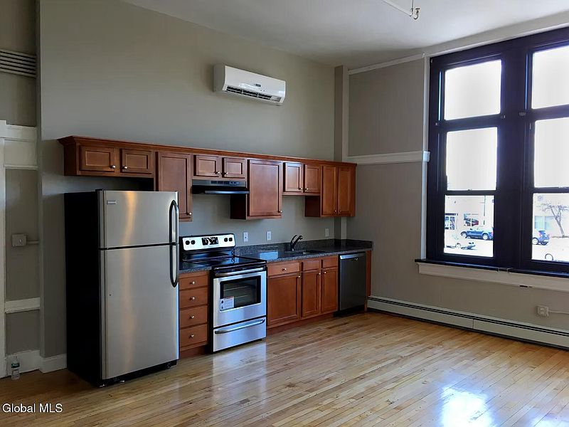 4th image of 2920 5th Avenue