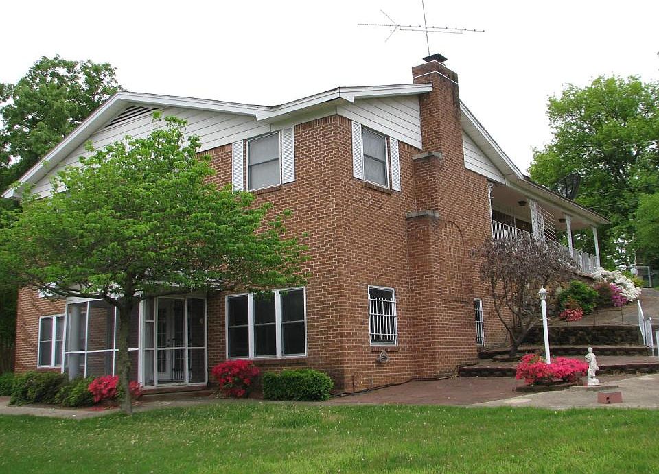 1st image of 1909 Bradley Ln