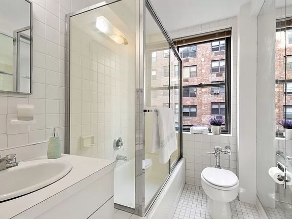 5th image of 230 E 73rd St #6-B