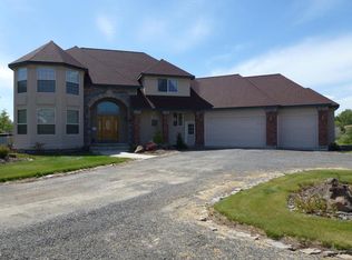 221 Twin Peaks Rd, Selah, WA 98942