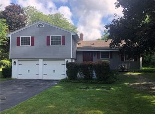 10 Buttermilk Hill Rd, Pittsford, NY 14534