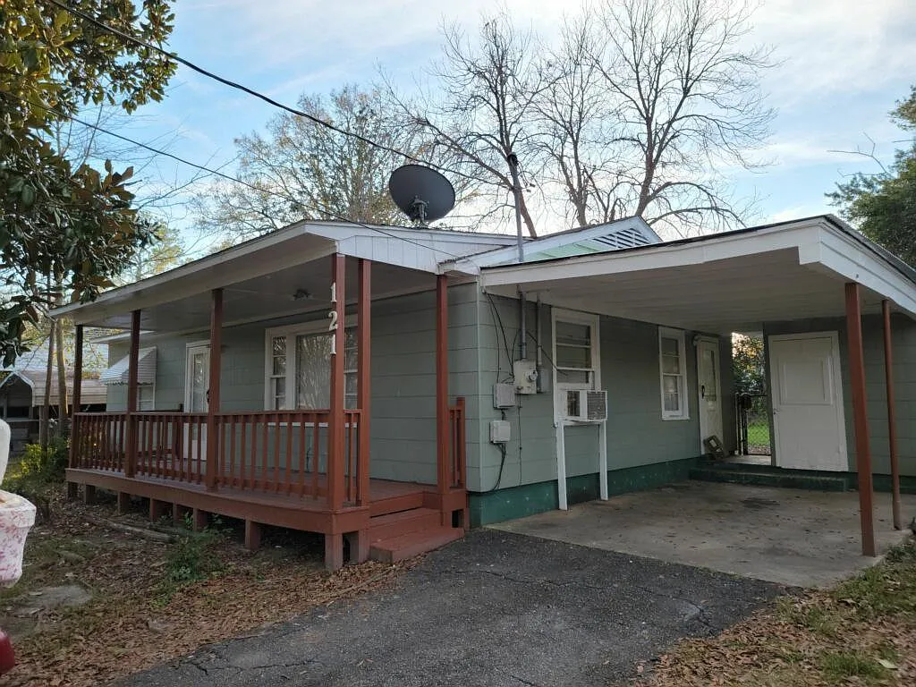 121 Demetree Rd photo 1