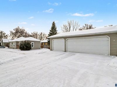 123 N Chicago Ave, Madison, SD, 57042