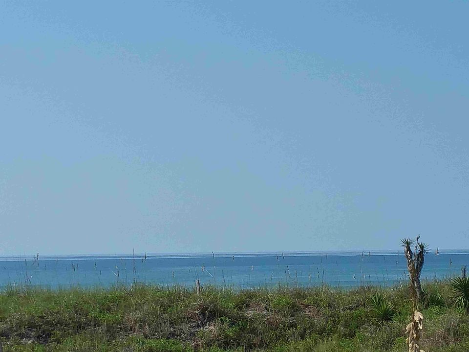 2nd image of 215 W Boardwalk