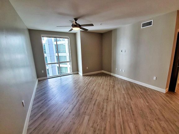 5th image of 607 W Date St #603