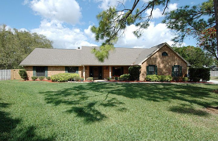 Front View, Cul-de-Sac Street, Great Timberlake Neighborhood